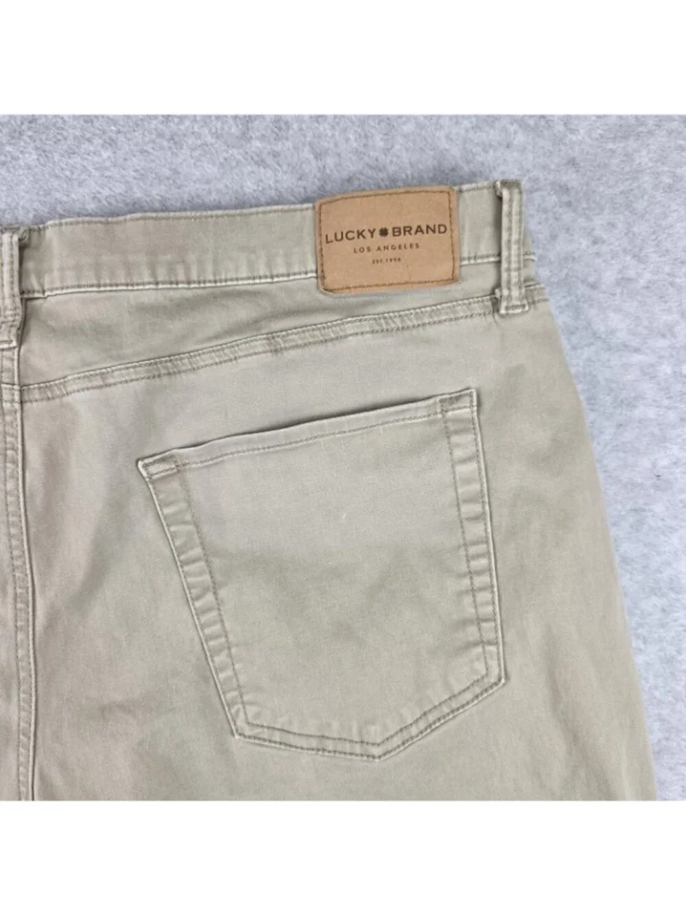 Lucky Brand 223 Straight Pants Mens 42x32 Beige Chino Stretch Casual Cotton